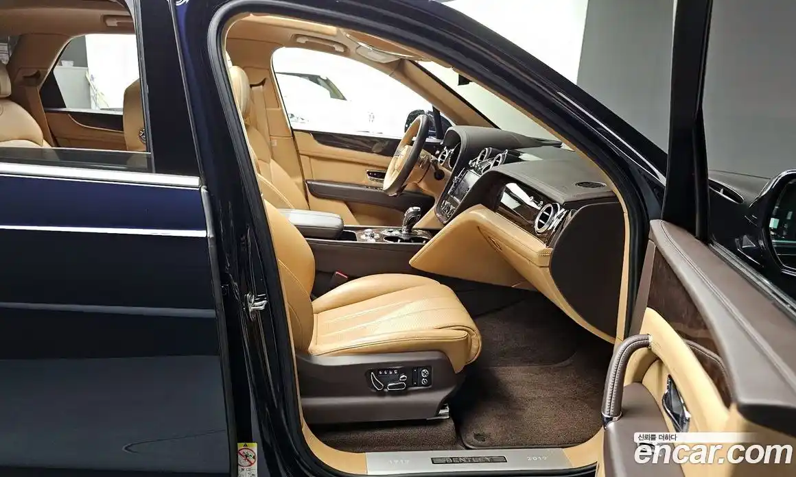 Bentley Bentayga 2020 4.0 гидро в Москве № 256669, фото 11