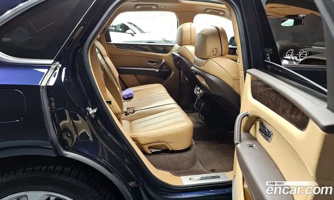 Bentley Bentayga 2020 4.0 гидро в Москве № 256669, фото 12