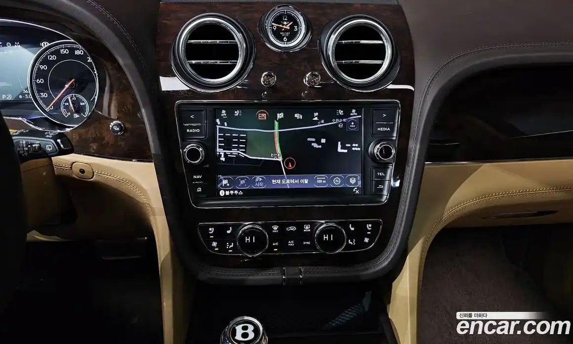 Bentley Bentayga 2020 4.0 гидро в Москве № 256669, фото 14