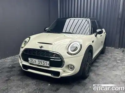 Mini Cooper 2018 2.0 гидро в Москве № 300182, миниатюра 2