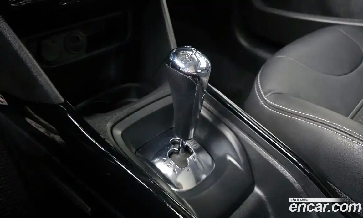 Peugeot 2008 2016 1.6 гидро в Москве № 305658, фото 9