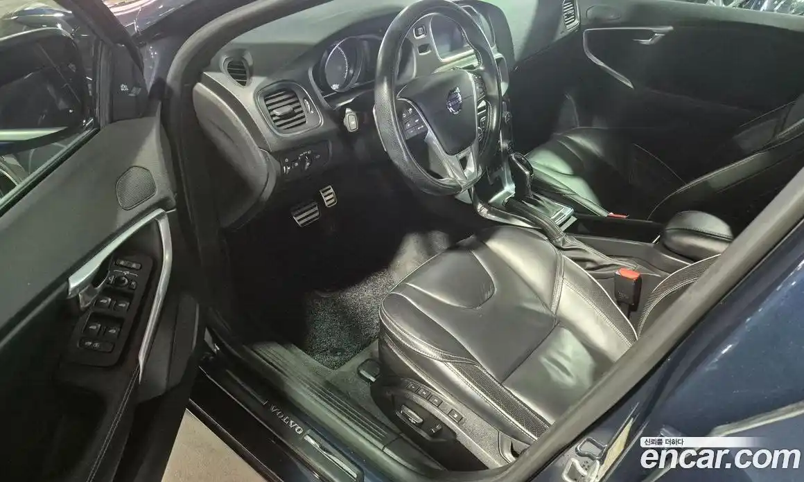 Volvo V40 2015 2.0 гидро в Москве № 312503, фото 12