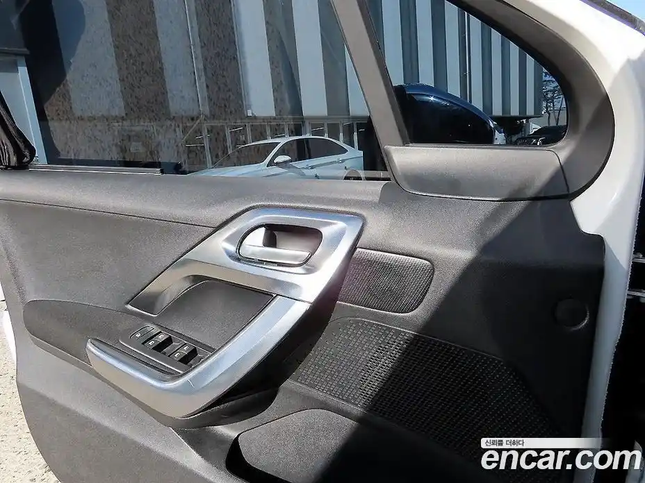 Peugeot 2008 2015 1.6 гидро в Москве № 322033, фото 11