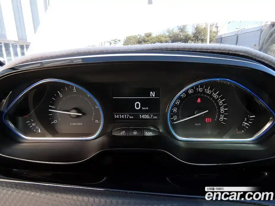 Peugeot 2008 2015 1.6 гидро в Москве № 322033, фото 9