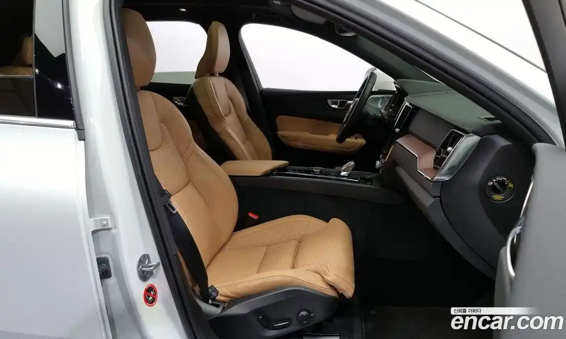 Volvo XC60 2025 2.0 гидро в Москве № 325992, фото 11