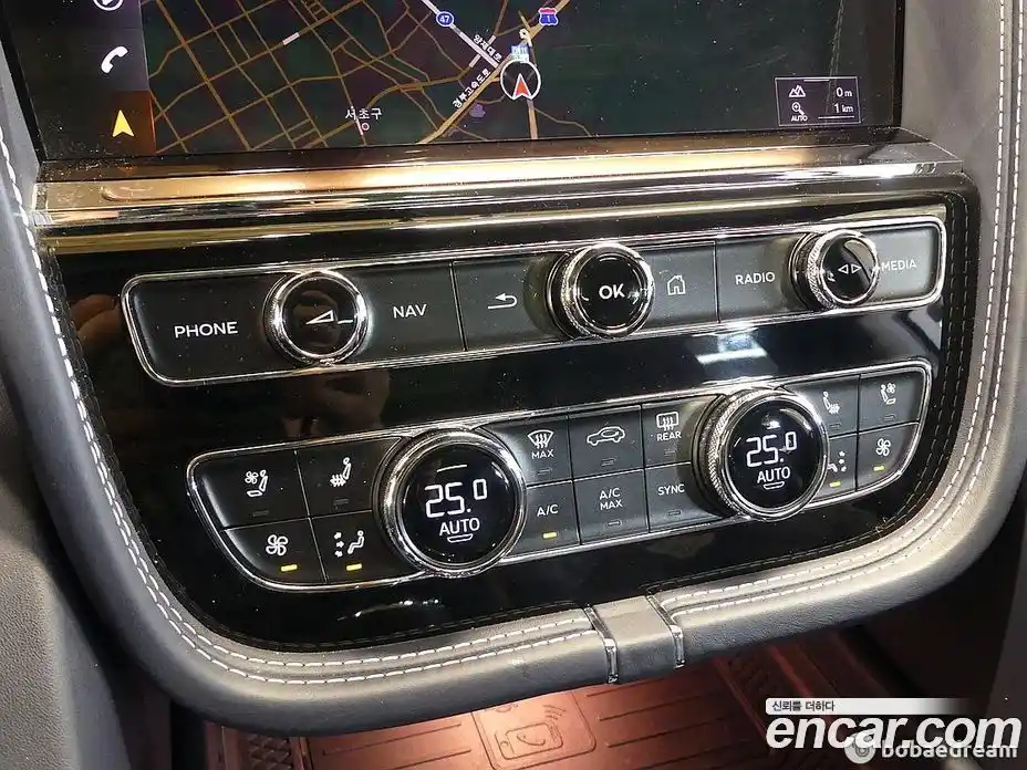 Bentley Bentayga 2021 4.0 гидро в Москве № 366526, фото 17