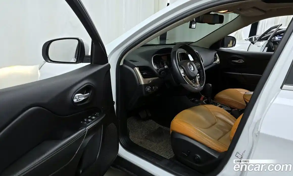 Jeep Cherokee 2014 2.4 гидро в Москве № 609777, фото 11