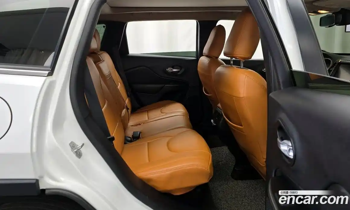 Jeep Cherokee 2014 2.4 гидро в Москве № 609777, фото 12