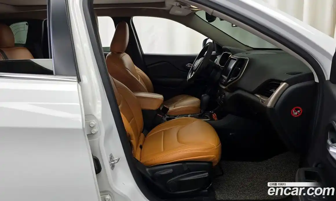 Jeep Cherokee 2014 2.4 гидро в Москве № 609777, фото 10