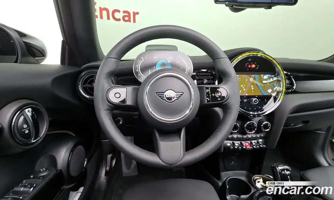 Mini Cooper Convertible 2024 1.5 гидро в Москве № 825224, фото 13