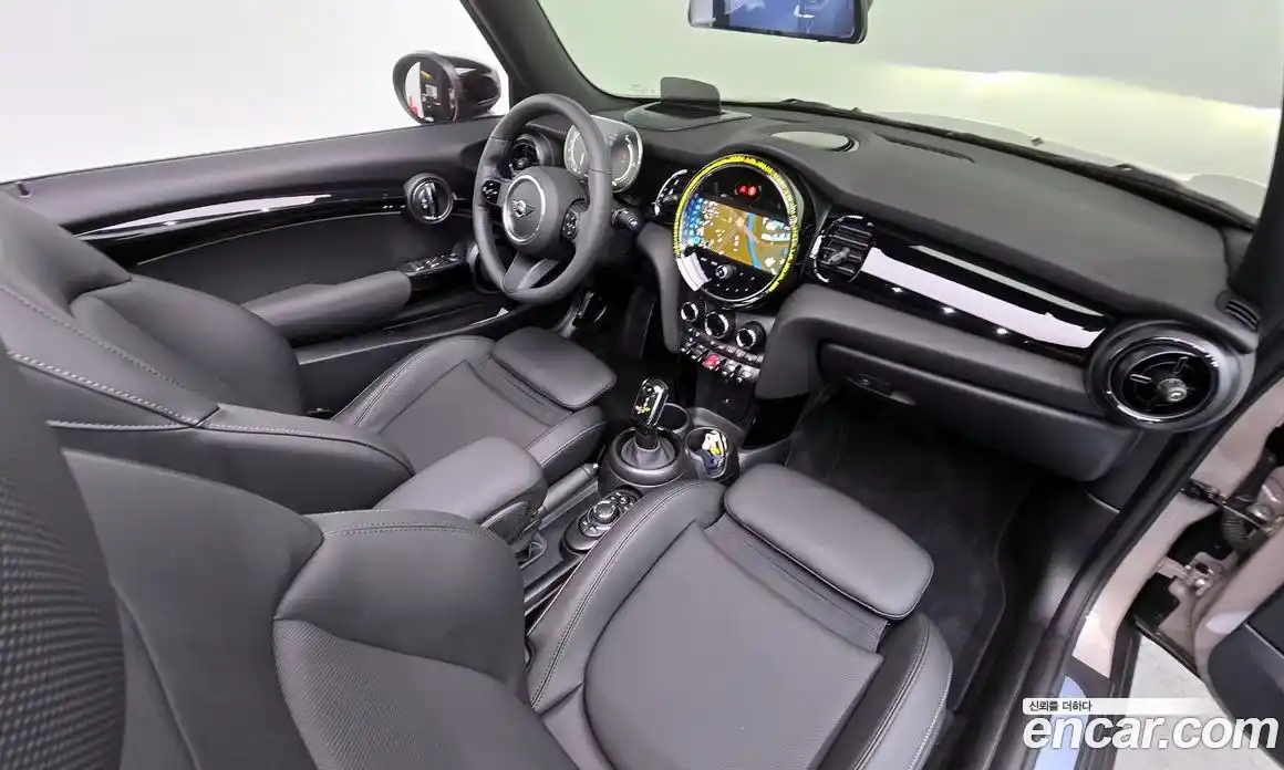 Mini Cooper Convertible 2024 1.5 гидро в Москве № 825224, фото 7