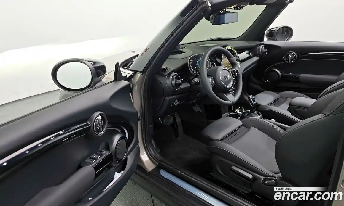 Mini Cooper Convertible 2024 1.5 гидро в Москве № 825224, фото 10
