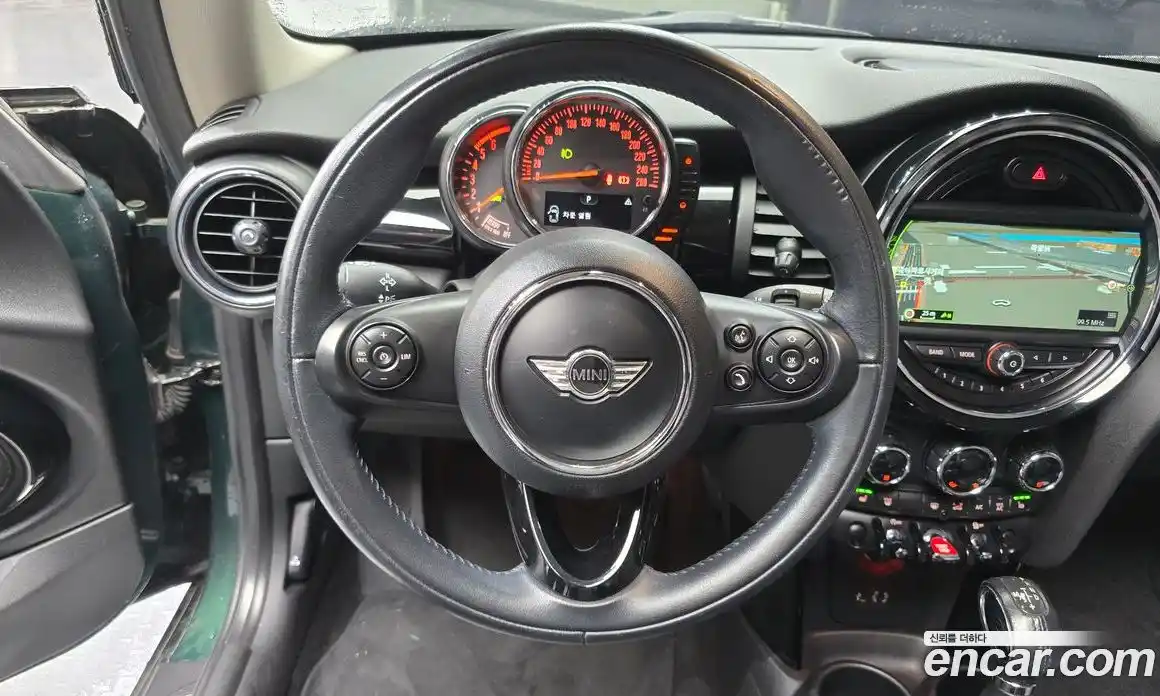 Mini Cooper 2017 1.5 гидро в Москве № 825365, фото 14