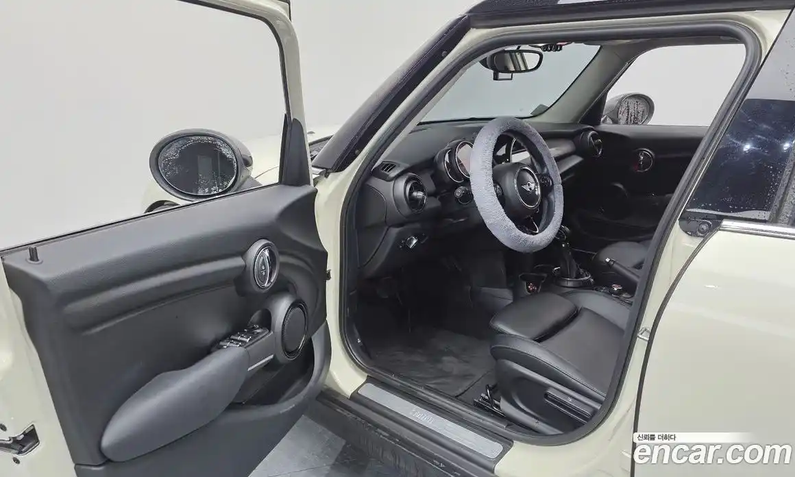 Mini Cooper 2017 1.5 гидро в Москве № 825384, фото 11