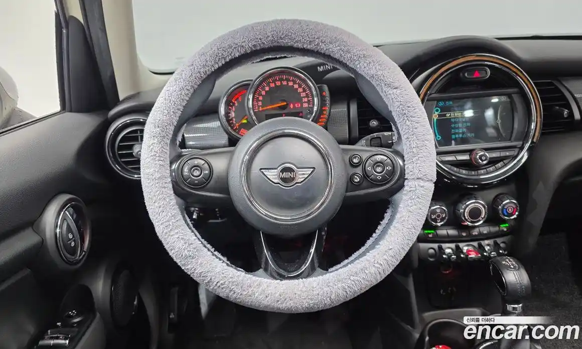 Mini Cooper 2017 1.5 гидро в Москве № 825384, фото 14