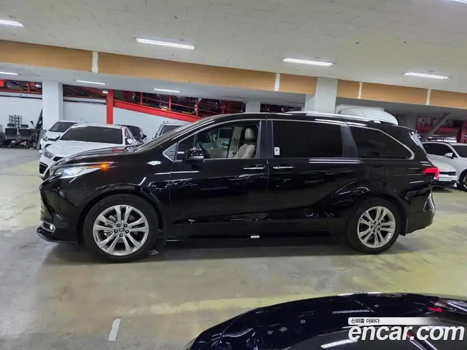 Toyota Sienna 2022 2.5 гидро в Москве № 863046, фото 3