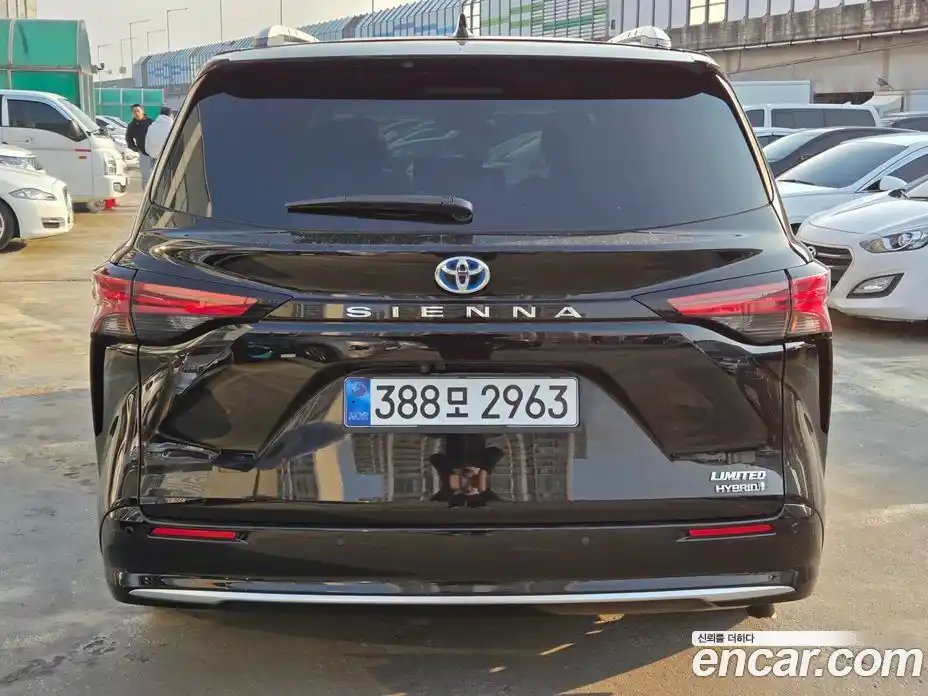 Toyota Sienna 2022 2.5 гидро в Москве № 863046, фото 4