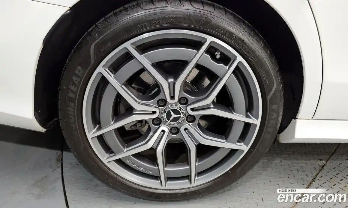 Mercedes-Benz E-Class 2022 1.9 гидро, фото 5