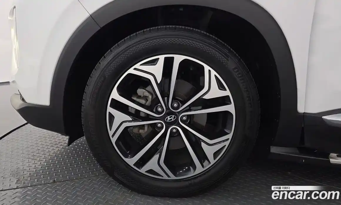 Hyundai Santa Fe 2019 2.0 Автомат в Москве № 927898, фото 4