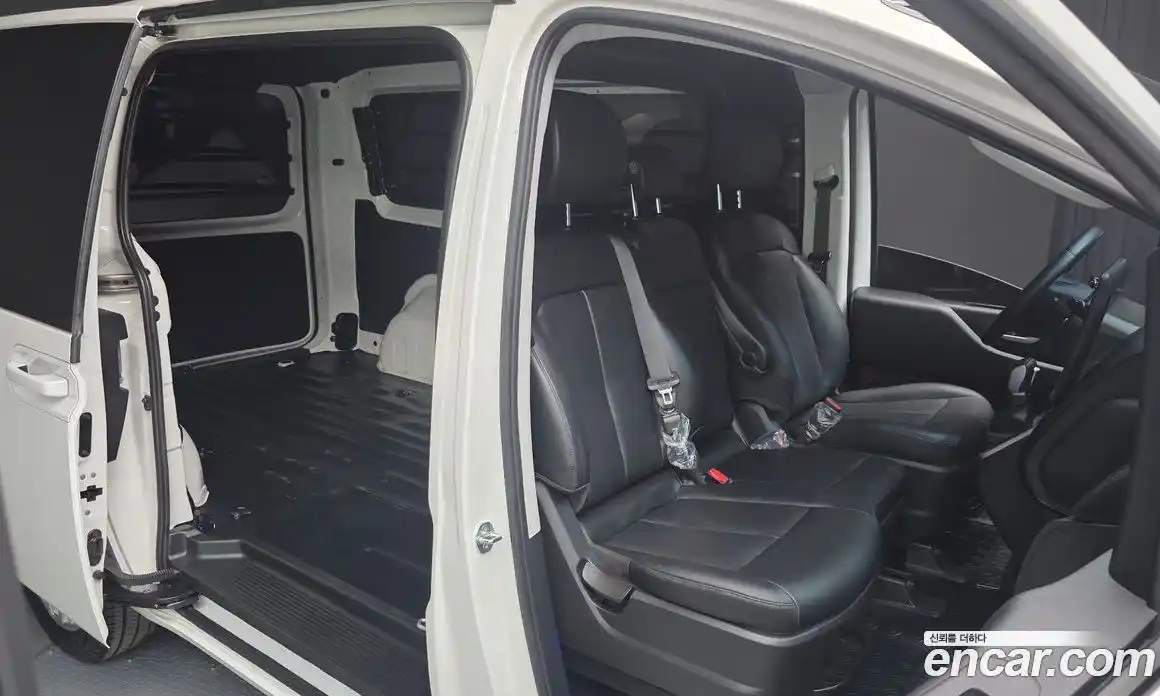 Hyundai Staria 2025 3.5 Автомат в Москве № 970664, фото 12