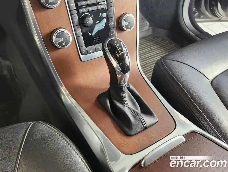 Volvo XC70 2016 2.0 гидро в Москве № 1004276, фото 9