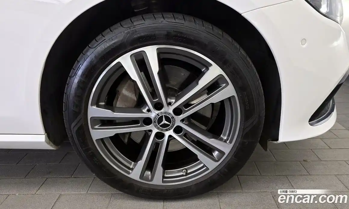 Mercedes-Benz E-Class 2022 2.0 гидро, фото 5