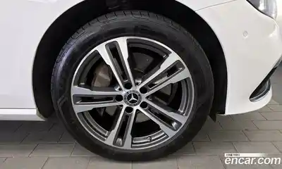 Mercedes-Benz E-Class 2022 2.0 гидро, миниатюра 5