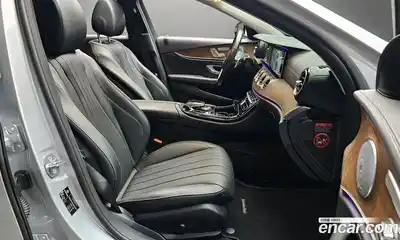 Mercedes-Benz E-Class 2018 2.0 гидро в Москве № 1006528, миниатюра 10