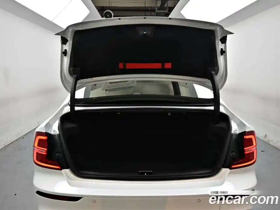 Volvo S60 2024 2.0 гидро в Москве № 1008460, фото 20