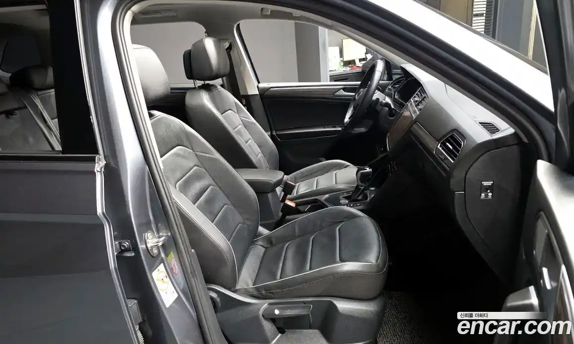 Volkswagen Tiguan 2023 2.0 гидро в Москве № 1014587, фото 11
