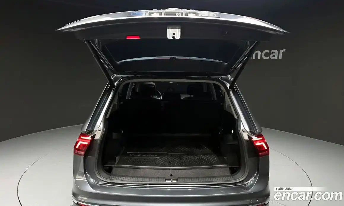 Volkswagen Tiguan 2023 2.0 гидро в Москве № 1014587, фото 20