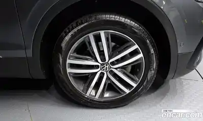 Volkswagen Tiguan 2023 2.0 гидро в Москве № 1014587, миниатюра 5