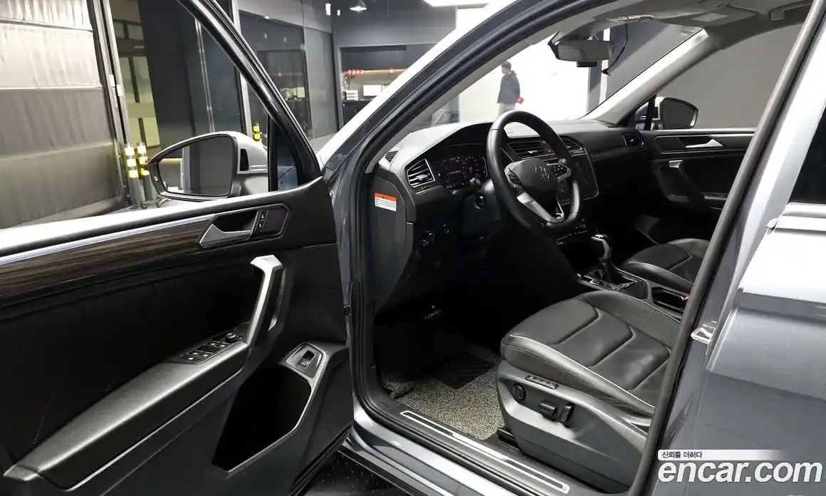 Volkswagen Tiguan 2023 2.0 гидро в Москве № 1014587, фото 10