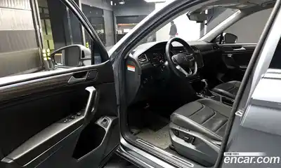 Volkswagen Tiguan 2023 2.0 гидро в Москве № 1014587, миниатюра 10