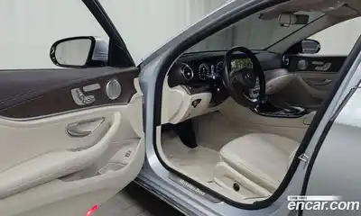 Mercedes-Benz E-Class 2018 2.0 гидро в Москве № 160649, миниатюра 10