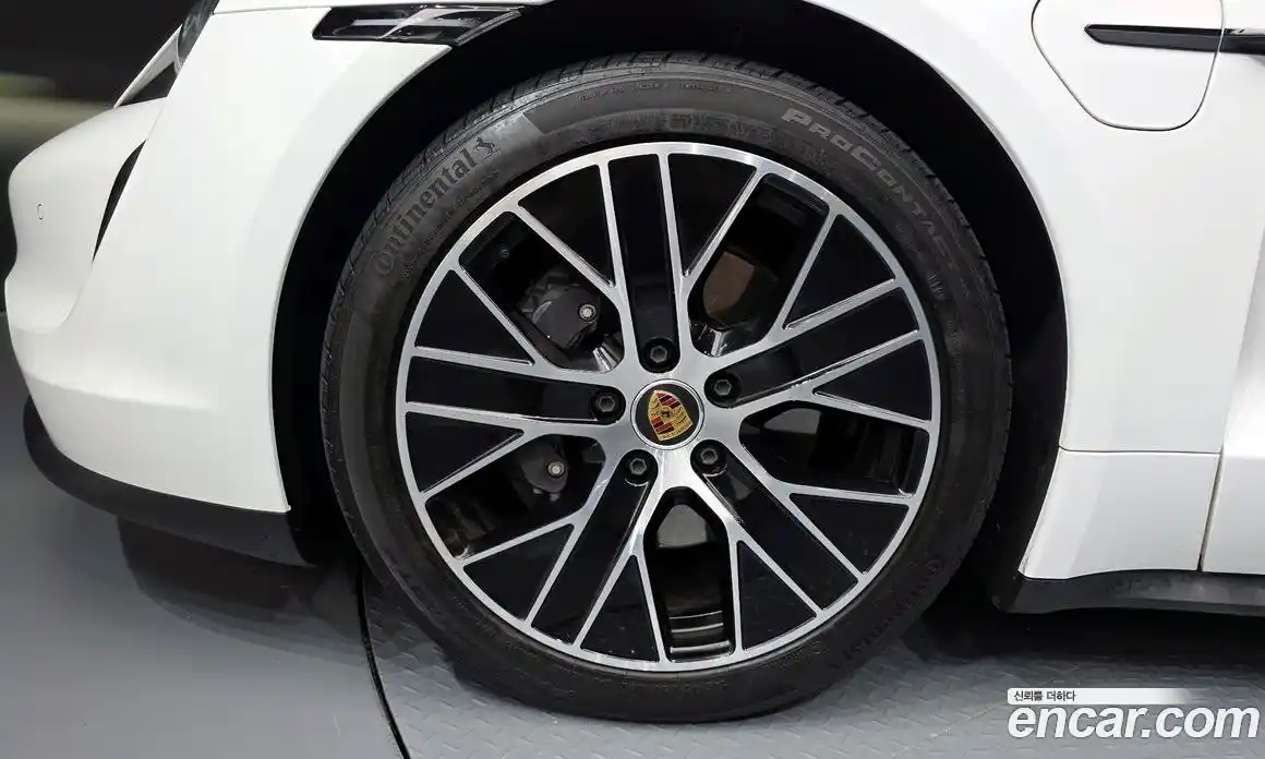 Porsche Taycan 2023 0.1 гидро в Москве № 164949, фото 5