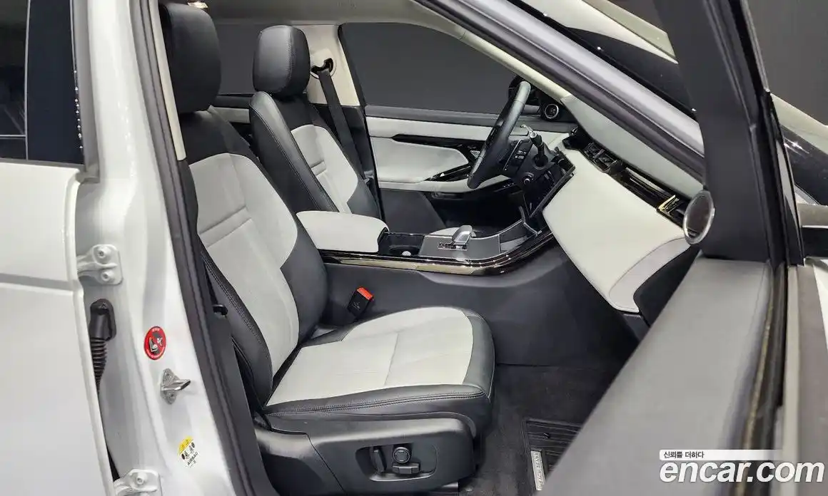 Land Rover Range-Rover Evoque 2024 2.0 гидро в Москве № 165993, фото 11