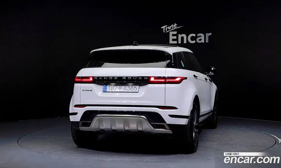 Land Rover Range-Rover Evoque 2024 2.0 гидро в Москве № 165993, фото 4