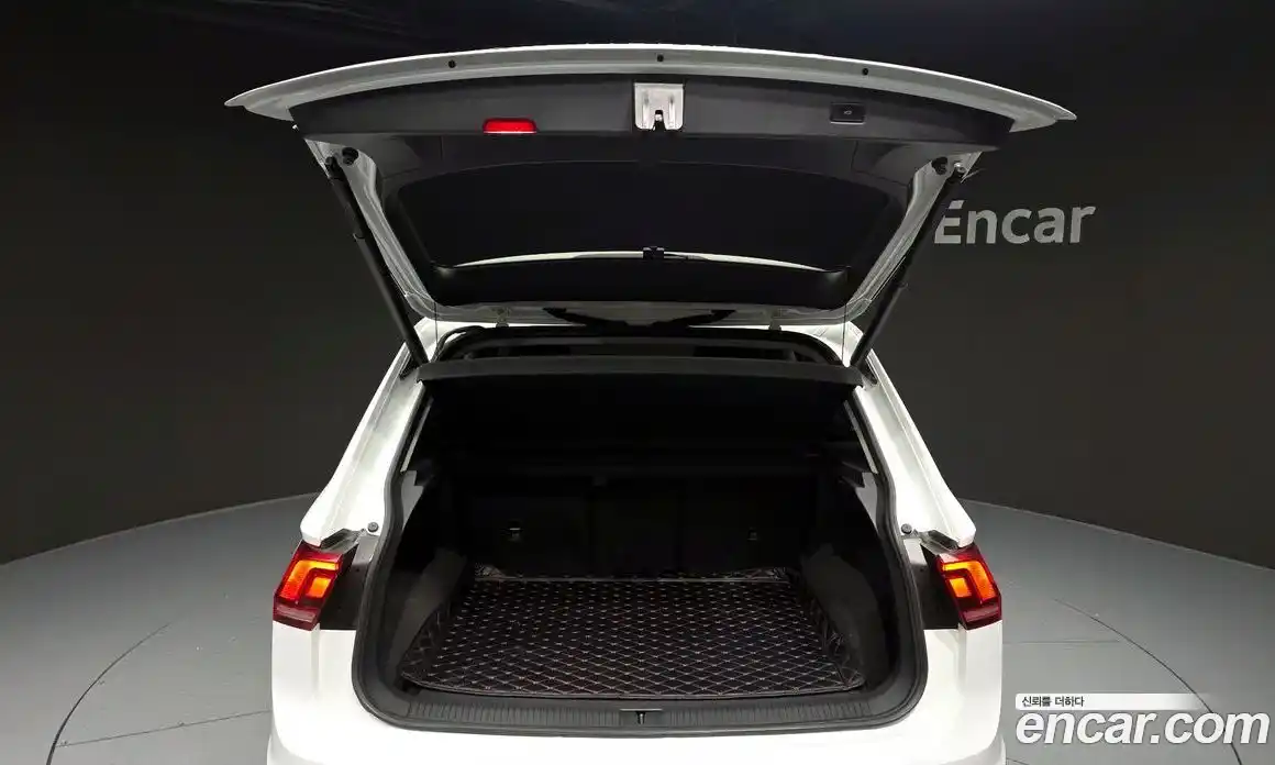 Volkswagen Tiguan 2022 2.0 гидро в Москве № 168805, фото 20