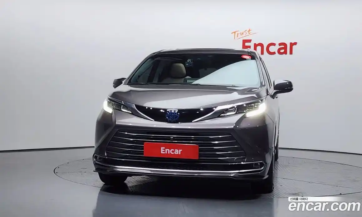 Toyota Sienna 2023 2.5 гидро в Москве № 170237, фото 3