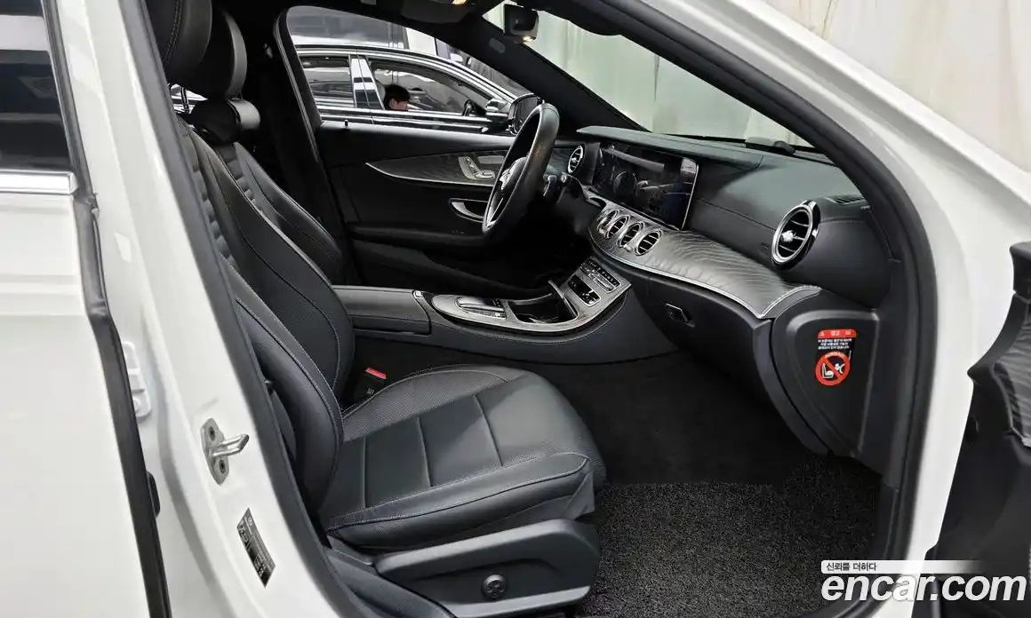 Mercedes-Benz E-Class 2023 2.0 гидро, фото 11