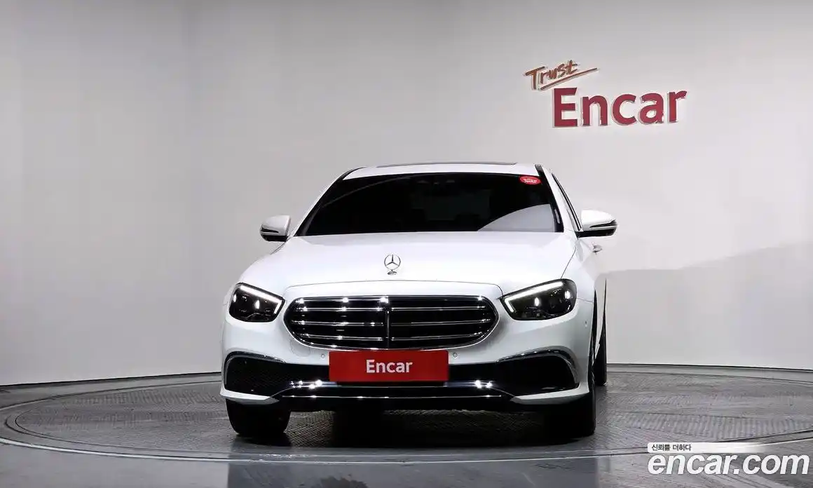 Mercedes-Benz E-Class 2023 2.0 гидро, фото 3