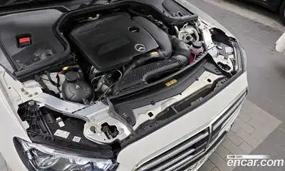 Mercedes-Benz E-Class 2023 2.0 гидро, миниатюра 6