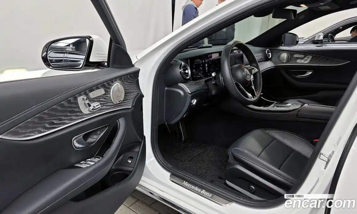Mercedes-Benz E-Class 2023 2.0 гидро, фото 10