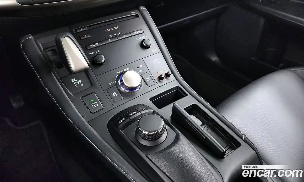 Lexus CT200h 2017 1.8 гидро в Москве № 198864, фото 9