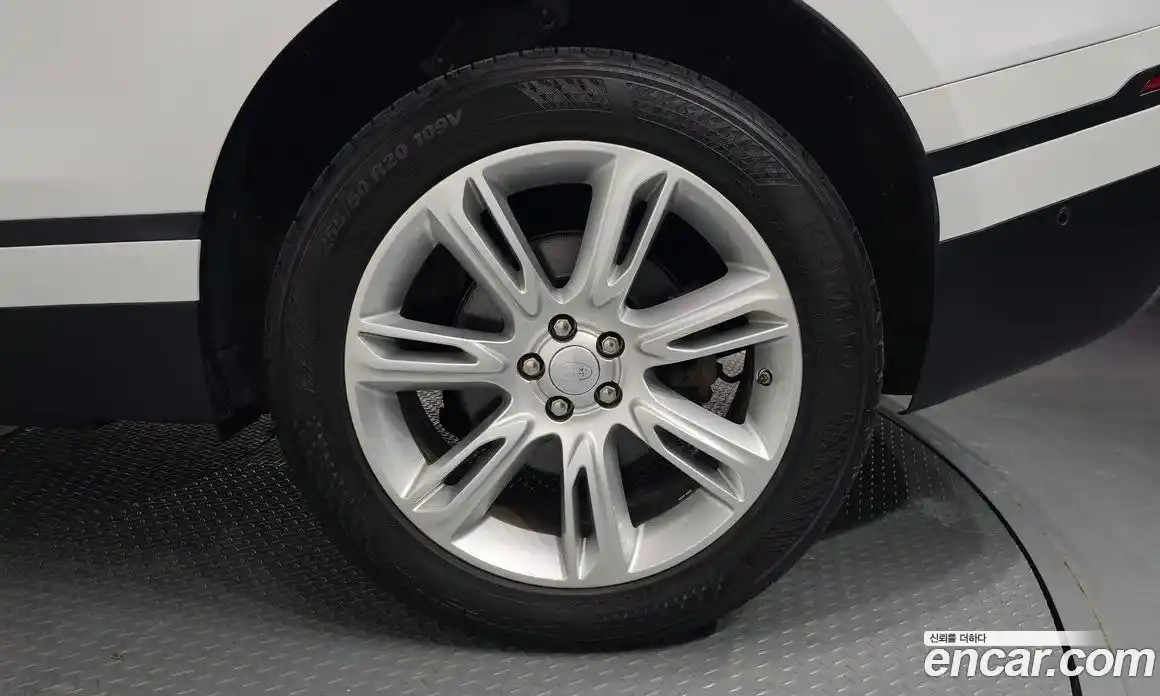 Land Rover Range-Rover Velar 2017 2.0 гидро в Москве № 213608, фото 5