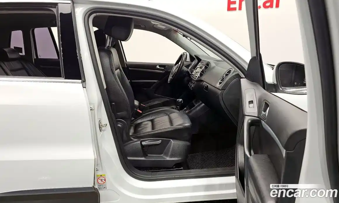 Volkswagen Tiguan 2015 2.0 гидро в Москве № 215328, фото 11
