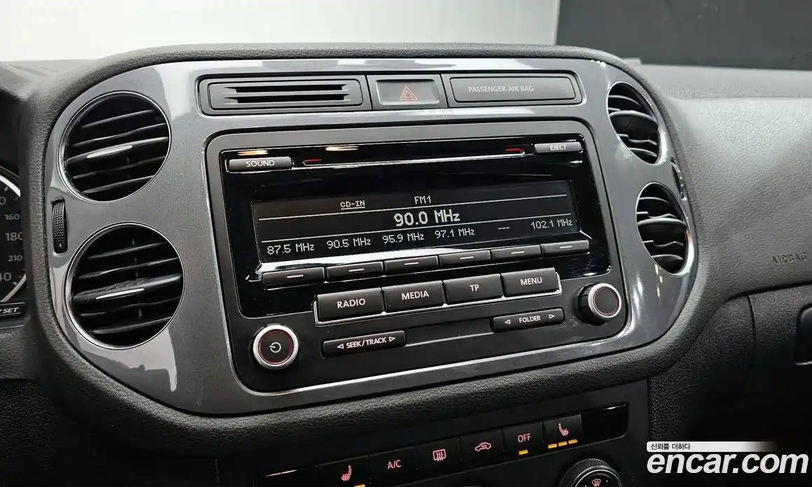 Volkswagen Tiguan 2015 2.0 гидро в Москве № 215328, фото 14