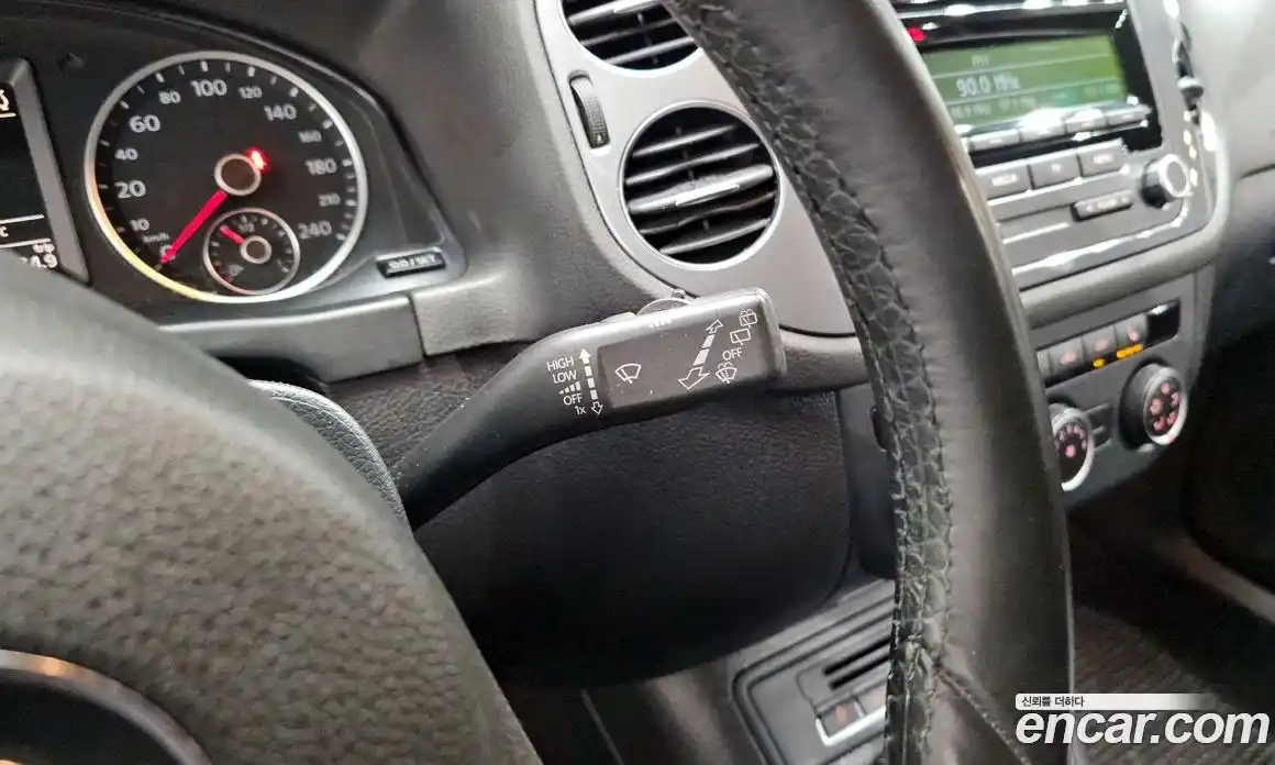 Volkswagen Tiguan 2015 2.0 гидро в Москве № 215328, фото 16