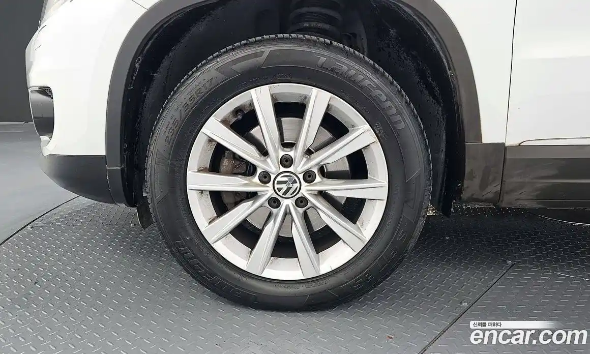 Volkswagen Tiguan 2015 2.0 гидро в Москве № 215328, фото 5
